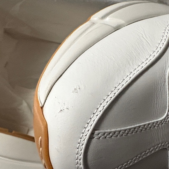 Gucci White Sneakers with Multicolor Logo - Picture 4 of 5